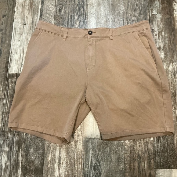 MUGSY Men's Tan Shorts Size 40 - Picture 9 of 9